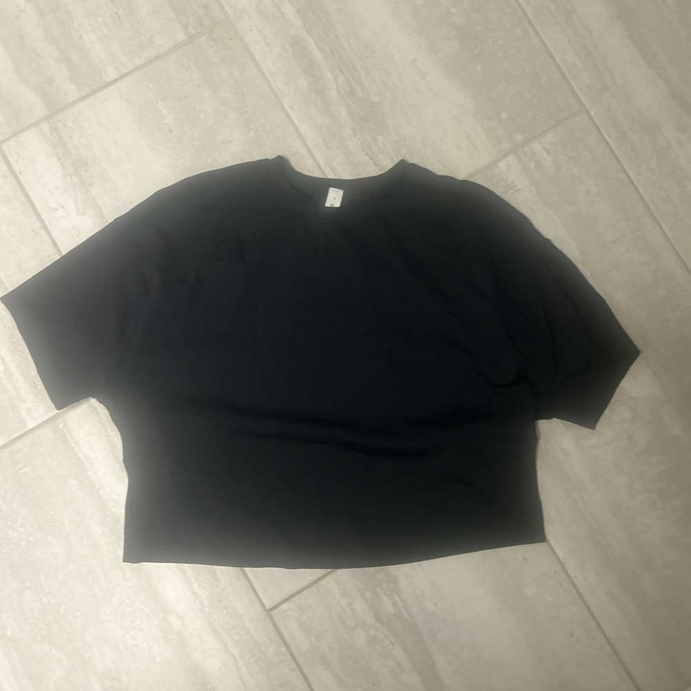 Black Lululemon crop top